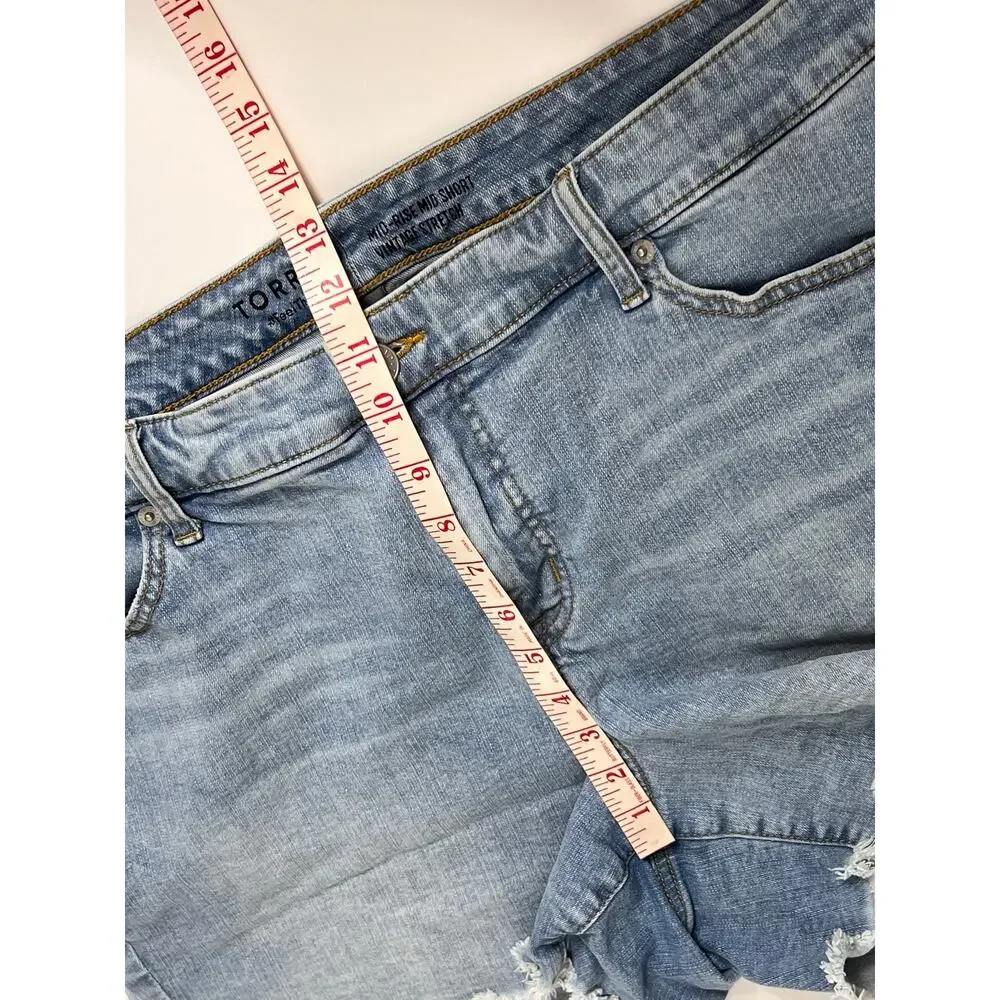 Torrid Mid Rise Shortie Denim Shorts Plus Size 22 Light Wash Raw Hem Stretch